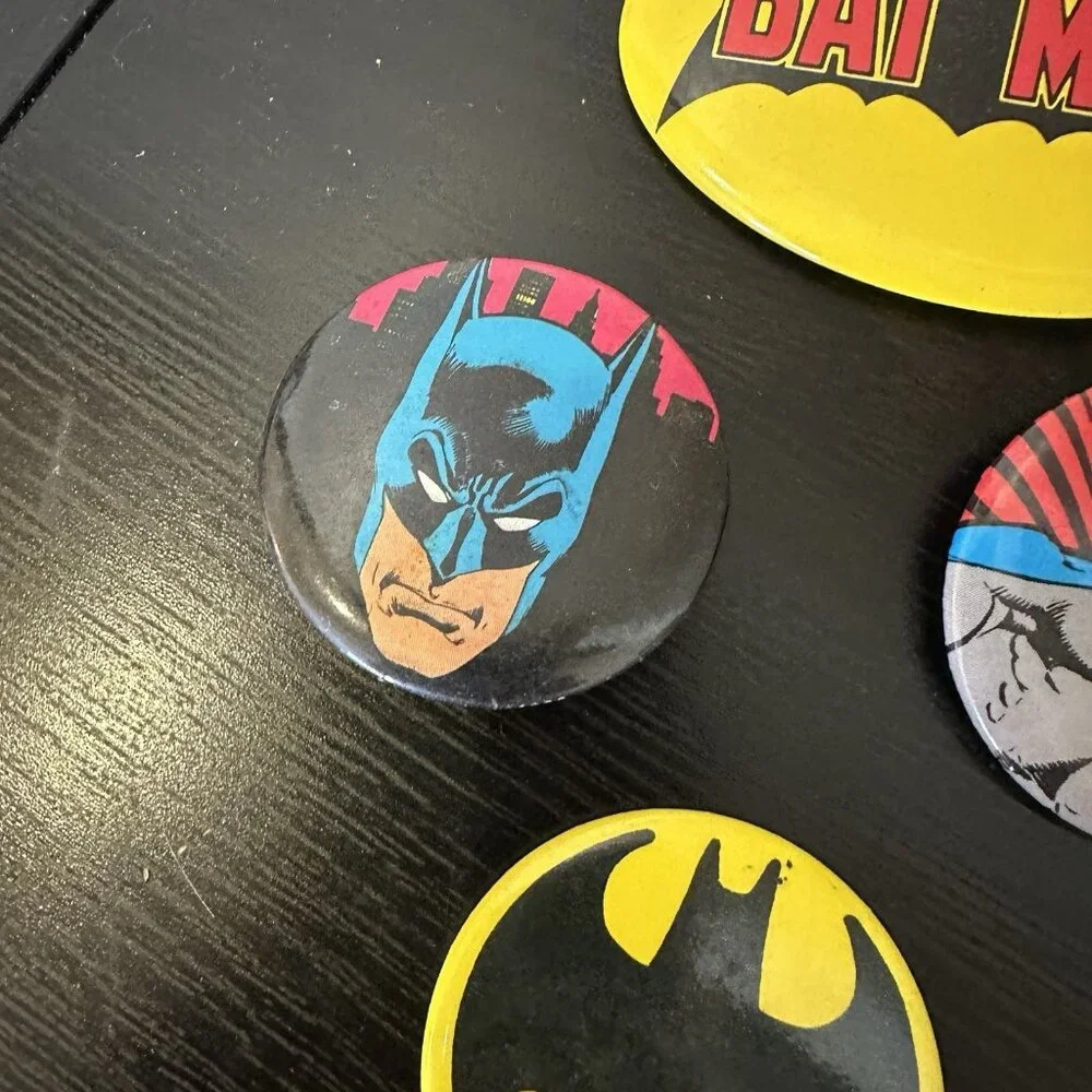 VINTAGE 1940 1982 LOT of 4 BATMAN pins buttons DC‎ Comics Bat Collectibles Oval